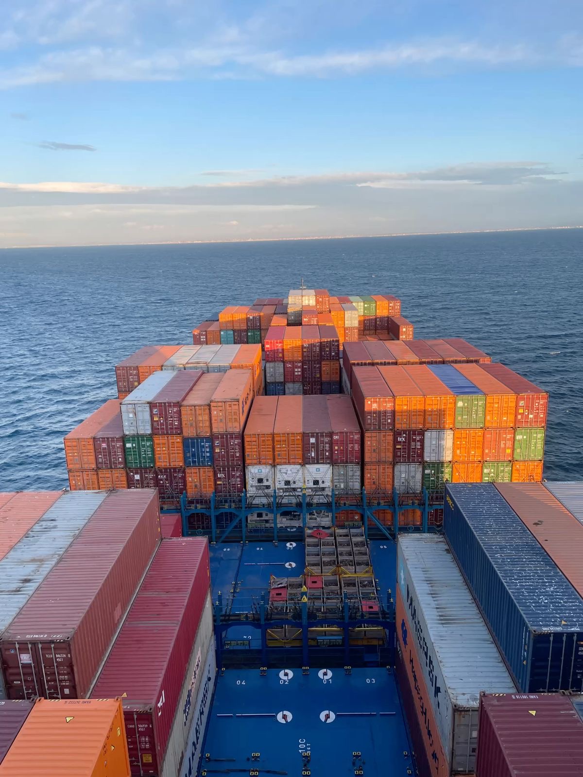 US and China extend trade truce to avoid tariffs hike