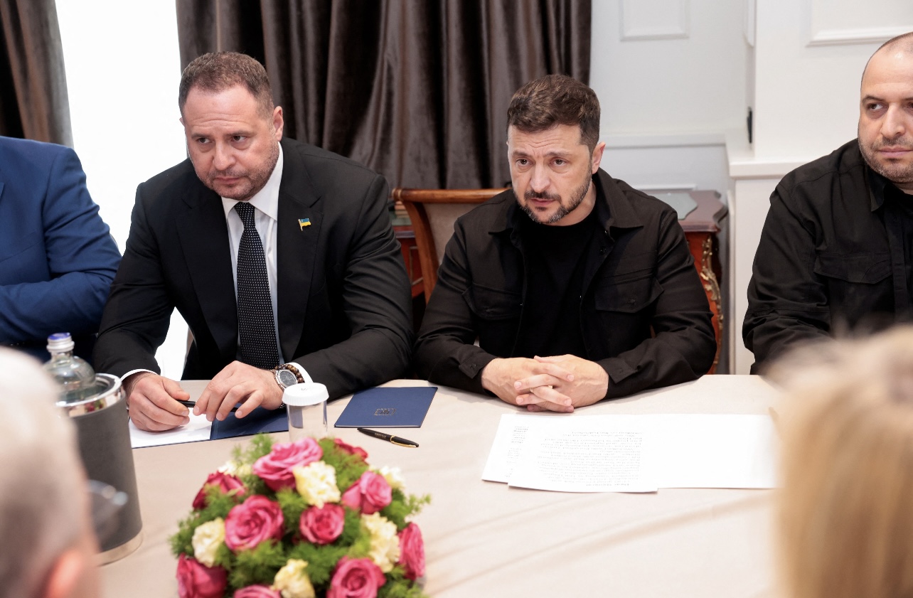 Zelensky’s top aide Andriy Yermak resigns after anti-corruption raid on his home